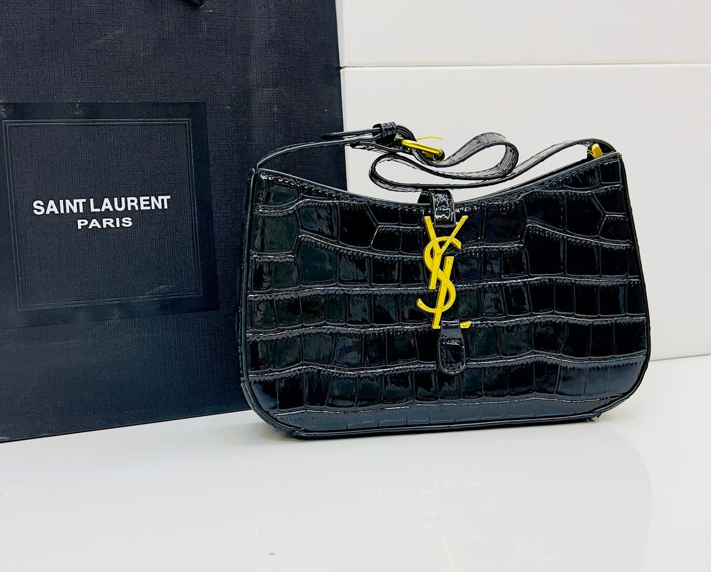 Saint Laurent Le 5 À 7 Hobo Bag