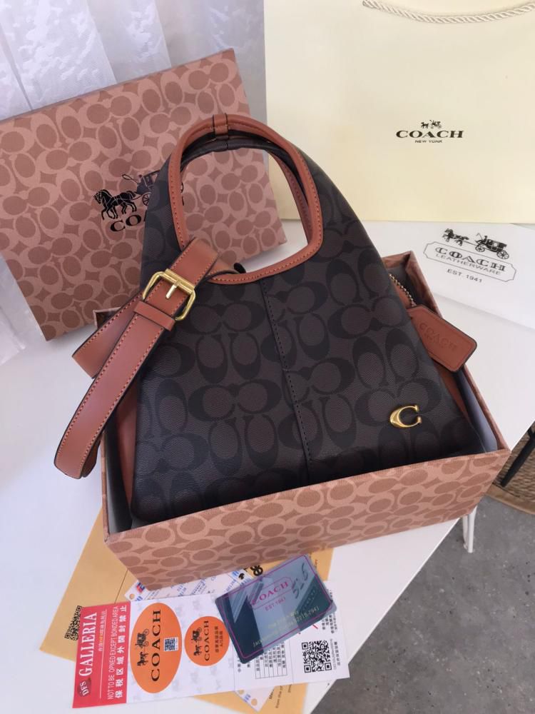 Coach Lana Shoulder Bag In Signature Jacquard