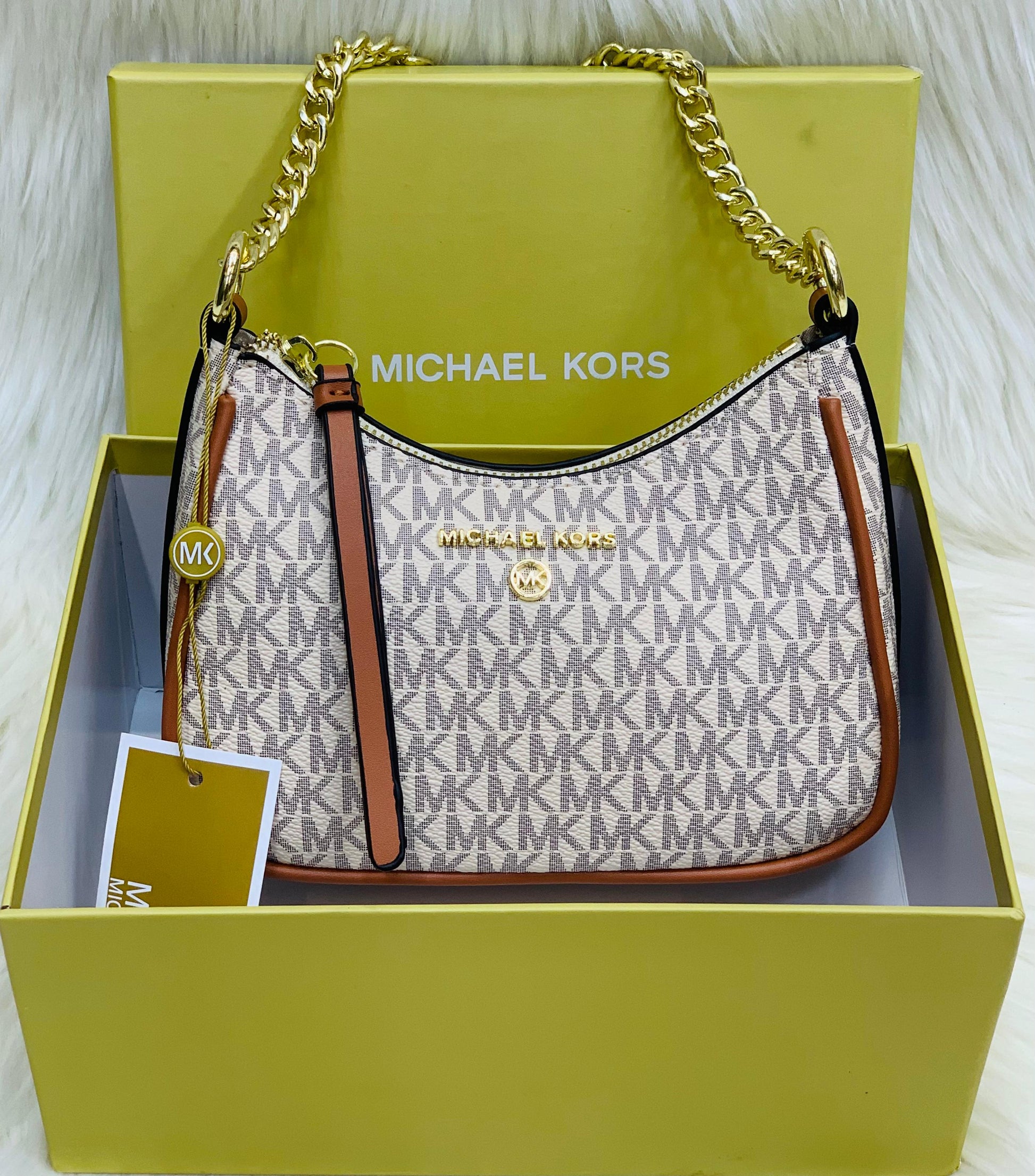 Michael Kors Jet Set Charm Small Logo Pochet Shoulder Bag